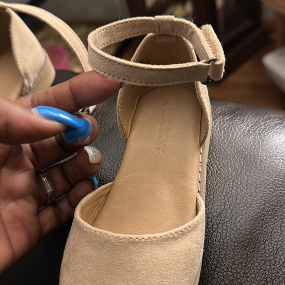 Shoes - Picture 4 of 4